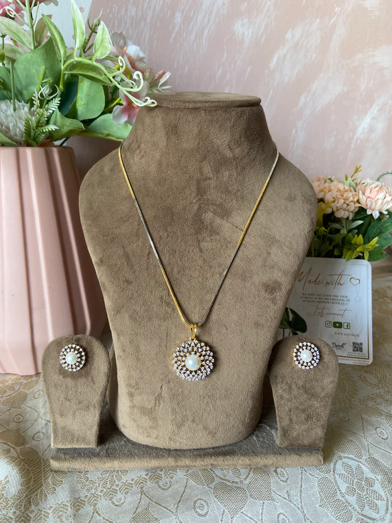 Simple Pearl AD Pendant set with Chain